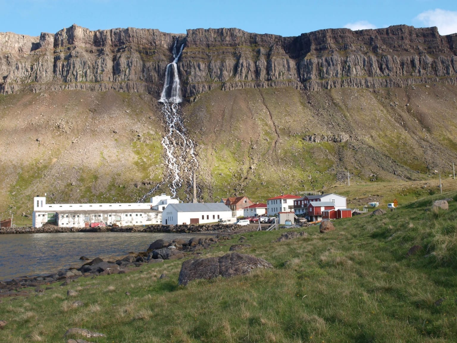 Djupavikurfoss featured
